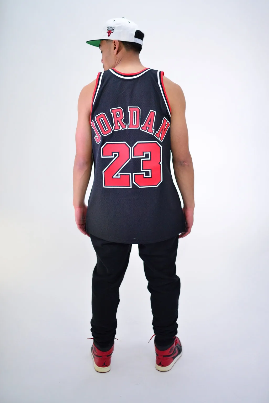 AUTHENTIC NBA SWINGMAN JERSEY CHICAGO BULLS MICHAEL JORDAN 23 '97-98  BLACK