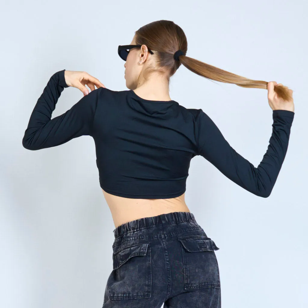 Crop-top with cut-out at the front wholesale