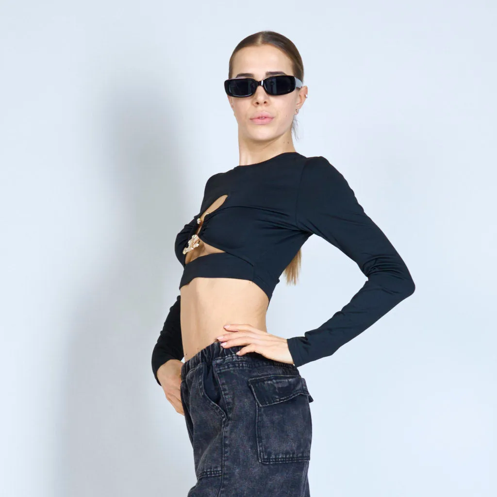 Crop-top with cut-out at the front wholesale