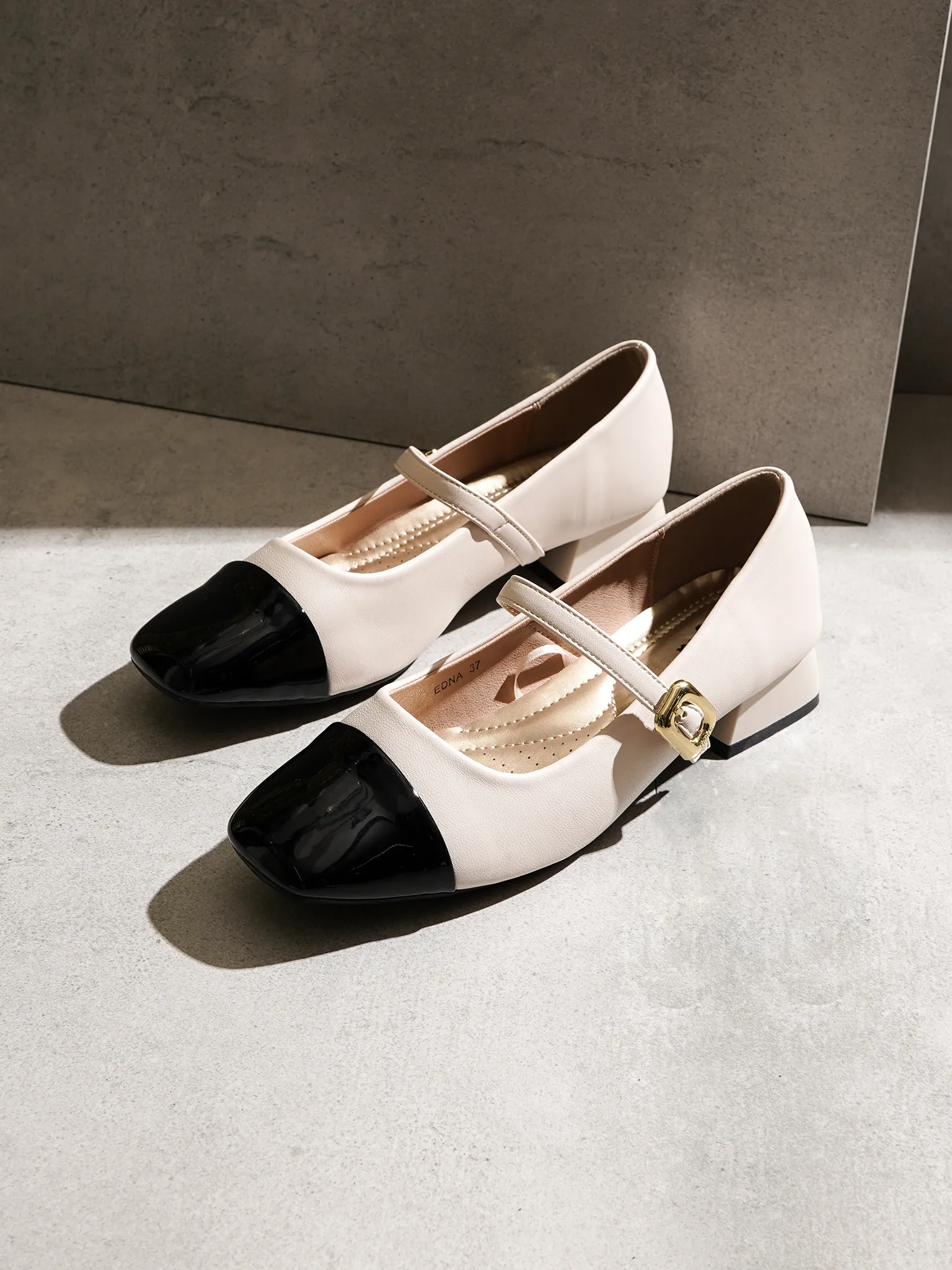 Edna Mary Jane Pumps