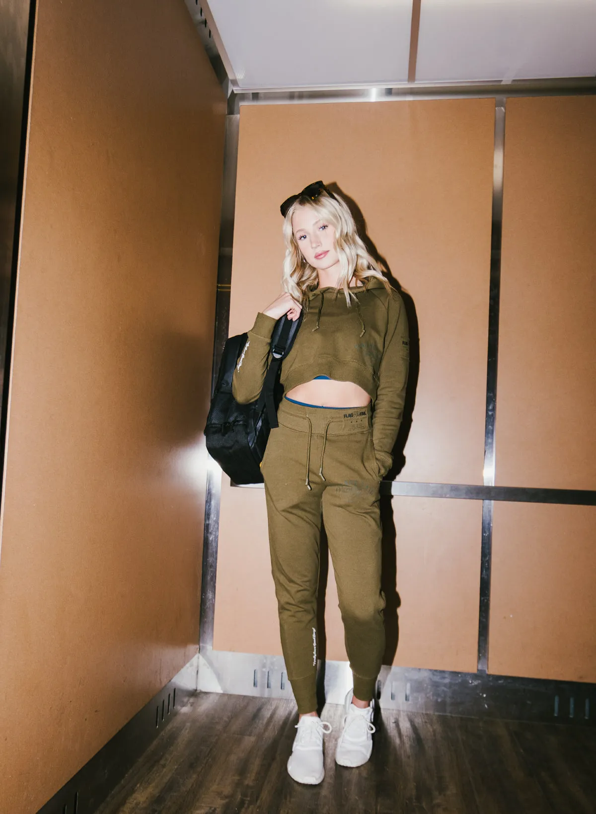 GOOD DAYS CROP HOODIE - OLIVE